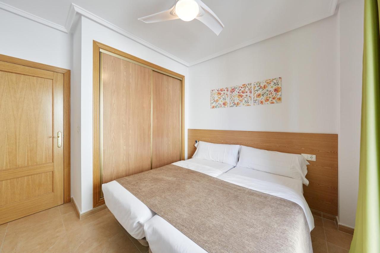 Apartamentos Wayteko Alicante Luaran gambar